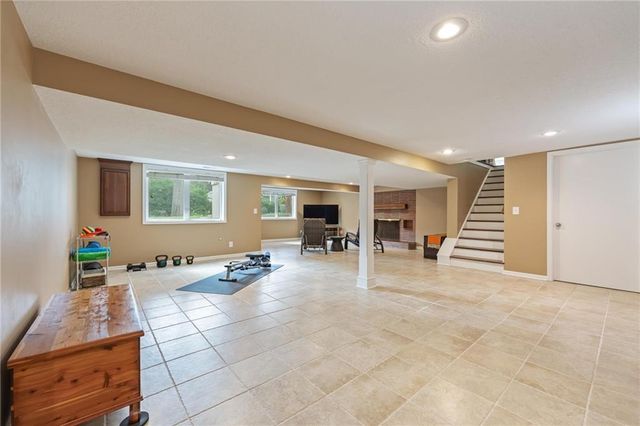 8024 Cherokee Lane, Leawood, KS 66206