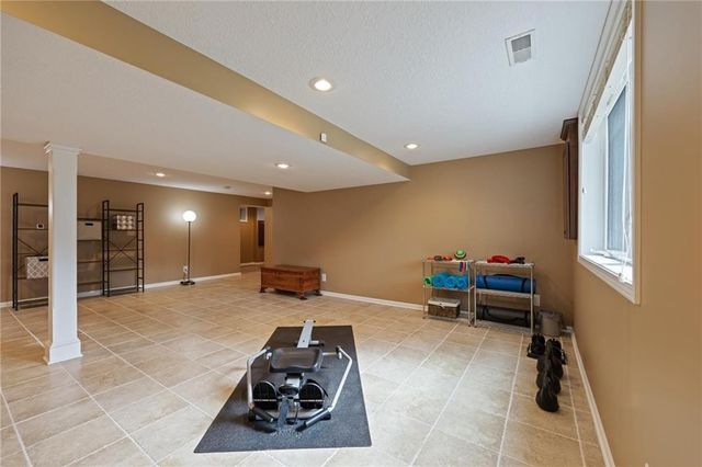 8024 Cherokee Lane, Leawood, KS 66206