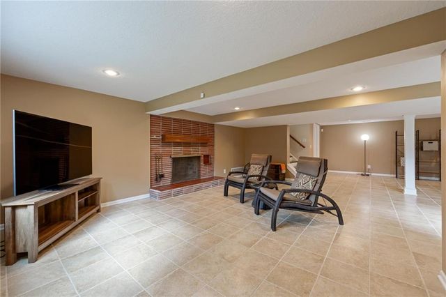 8024 Cherokee Lane, Leawood, KS 66206