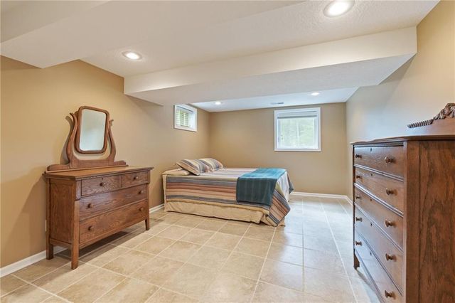 8024 Cherokee Lane, Leawood, KS 66206