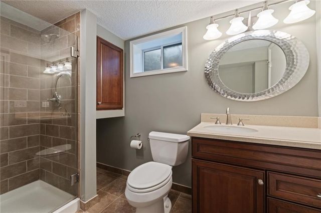 8024 Cherokee Lane, Leawood, KS 66206