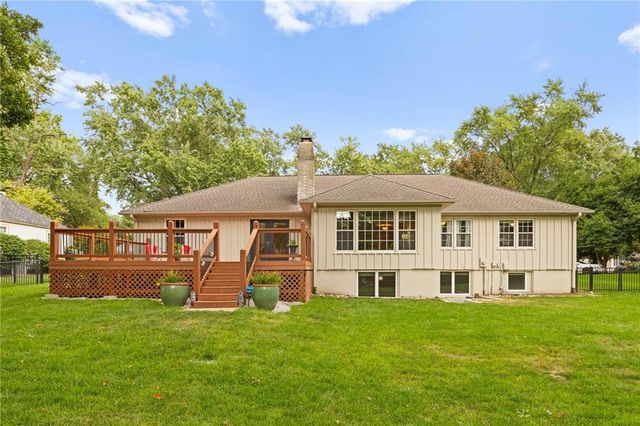 8024 Cherokee Lane, Leawood, KS 66206