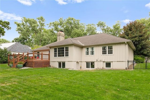 8024 Cherokee Lane, Leawood, KS 66206