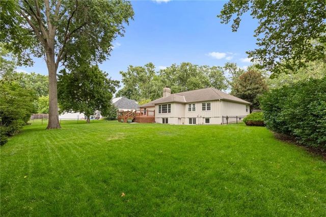 8024 Cherokee Lane, Leawood, KS 66206