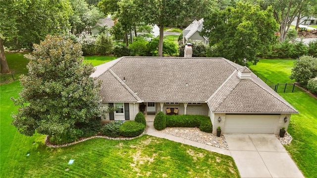 8024 Cherokee Lane, Leawood, KS 66206