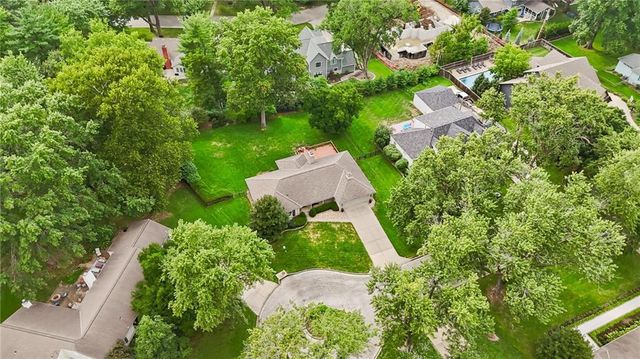 8024 Cherokee Lane, Leawood, KS 66206