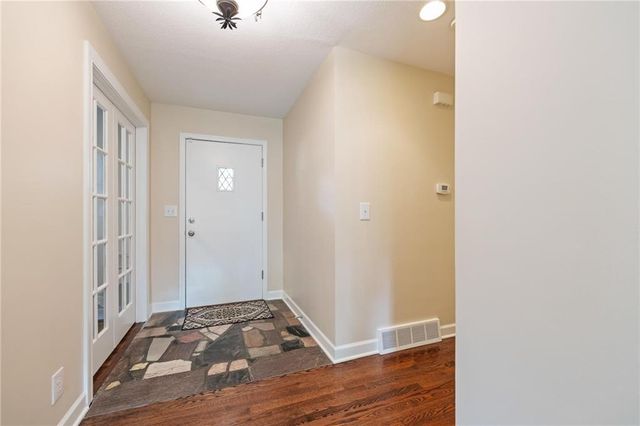 8024 Cherokee Lane, Leawood, KS 66206
