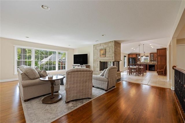8024 Cherokee Lane, Leawood, KS 66206