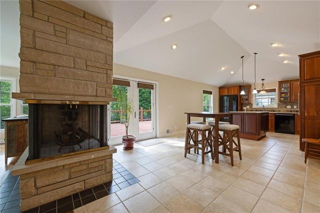 8024 Cherokee Lane, Leawood, KS 66206
