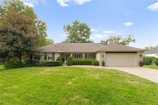 8024 Cherokee Lane, Leawood, KS 66206