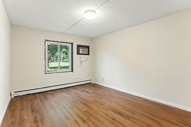 4207 Lakeside Avenue N 134, Brooklyn Center, MN 55429