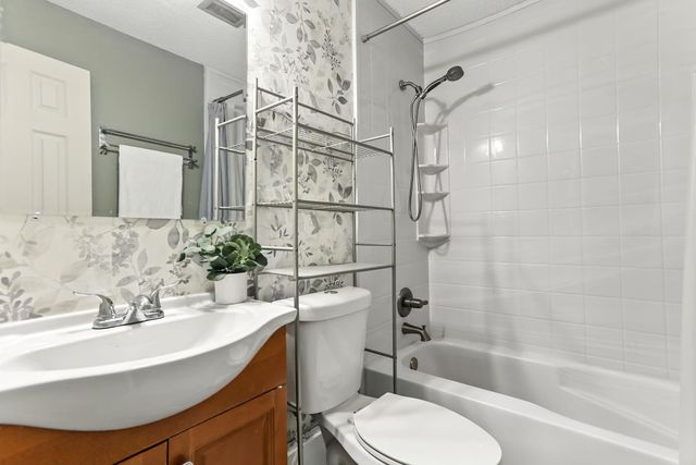 4207 Lakeside Avenue N 134, Brooklyn Center, MN 55429