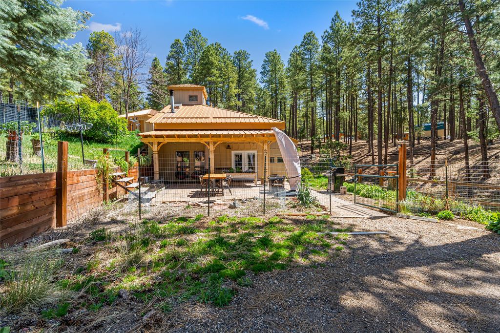 Image 4 of property listing at 187 Trilobite Trail, Jemez Springs, NM 87025