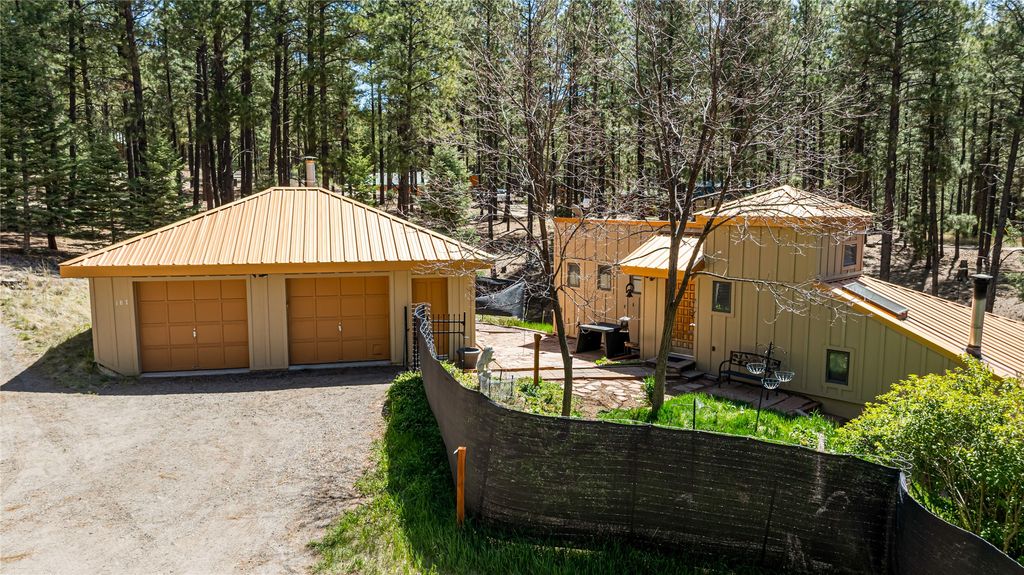 Image 40 of property listing at 187 Trilobite Trail, Jemez Springs, NM 87025