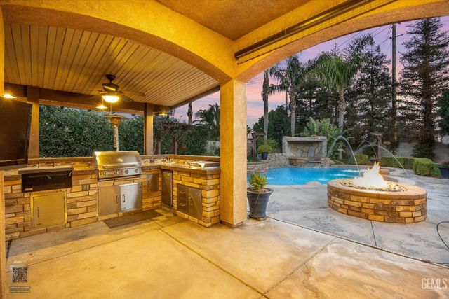 11305 Champions Avenue, Bakersfield, CA 93312