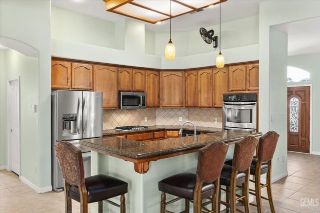 11305 Champions Avenue, Bakersfield, CA 93312