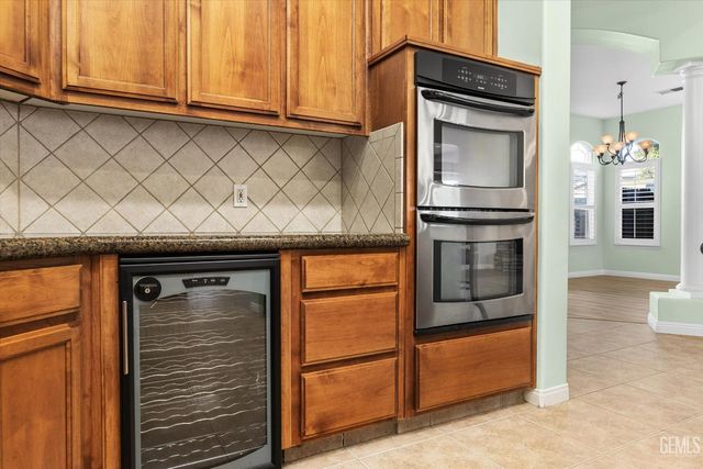 11305 Champions Avenue, Bakersfield, CA 93312