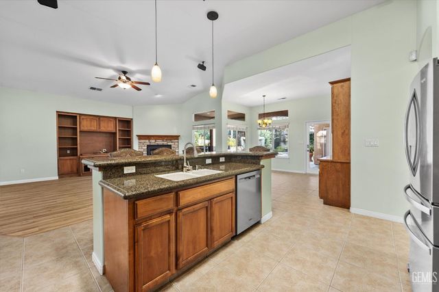 11305 Champions Avenue, Bakersfield, CA 93312