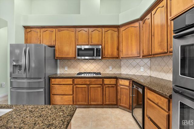 11305 Champions Avenue, Bakersfield, CA 93312