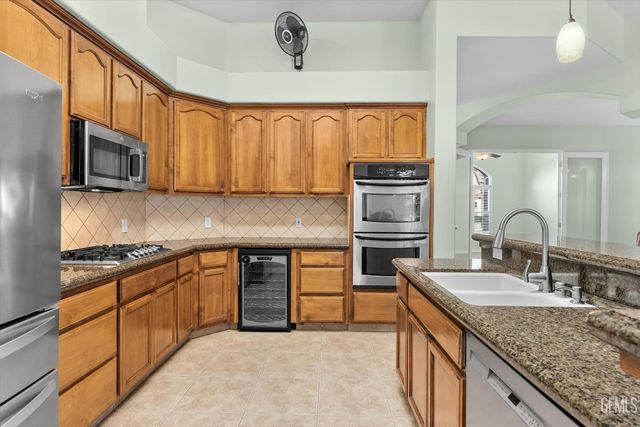 11305 Champions Avenue, Bakersfield, CA 93312