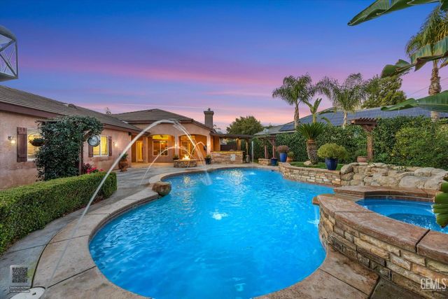 11305 Champions Avenue, Bakersfield, CA 93312