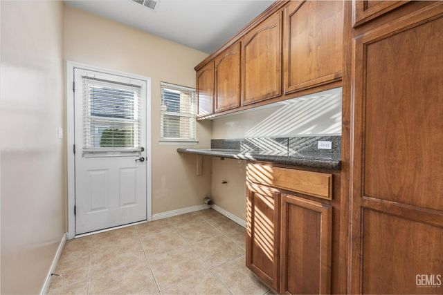 11305 Champions Avenue, Bakersfield, CA 93312