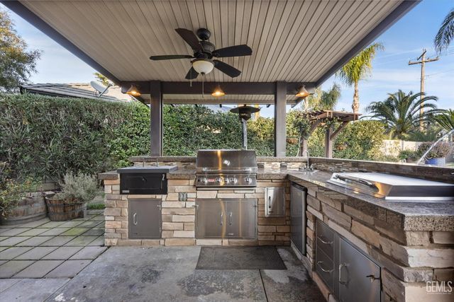 11305 Champions Avenue, Bakersfield, CA 93312