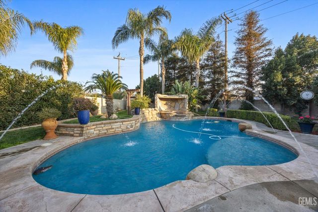 11305 Champions Avenue, Bakersfield, CA 93312