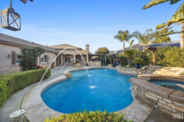 11305 Champions Avenue, Bakersfield, CA 93312