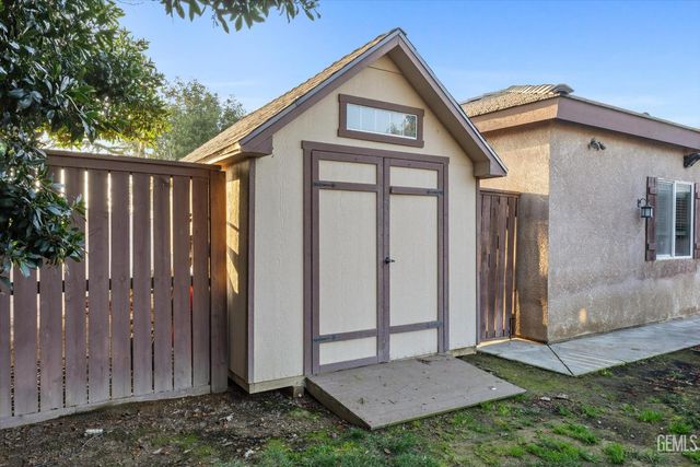 11305 Champions Avenue, Bakersfield, CA 93312