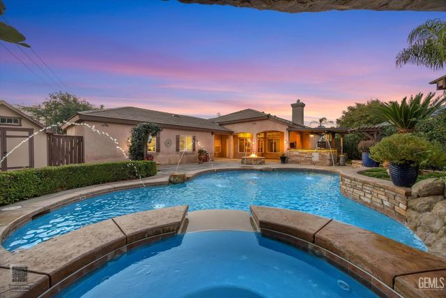 11305 Champions Avenue, Bakersfield, CA 93312