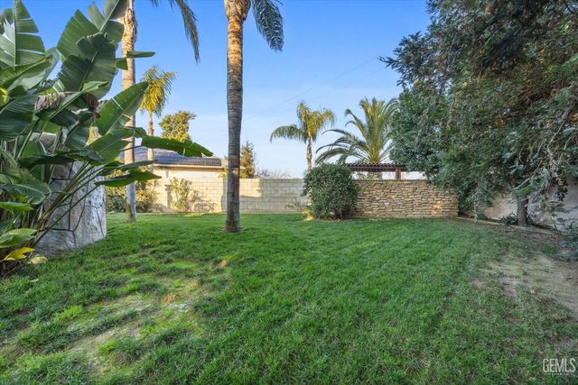 11305 Champions Avenue, Bakersfield, CA 93312