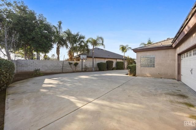 11305 Champions Avenue, Bakersfield, CA 93312