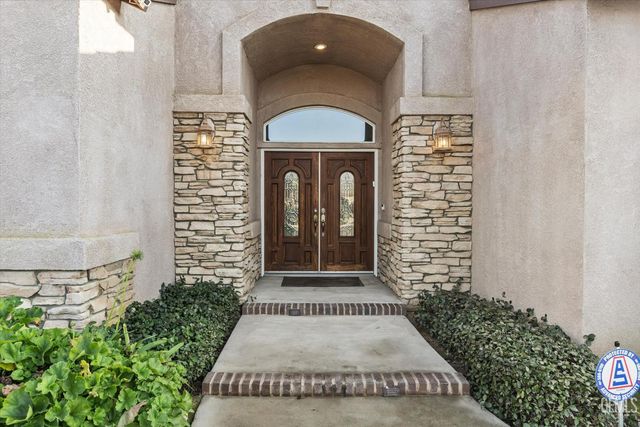 11305 Champions Avenue, Bakersfield, CA 93312