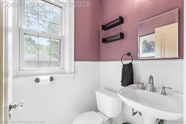 1421 Yorkshire Road, Grosse Pointe Park, MI 48230