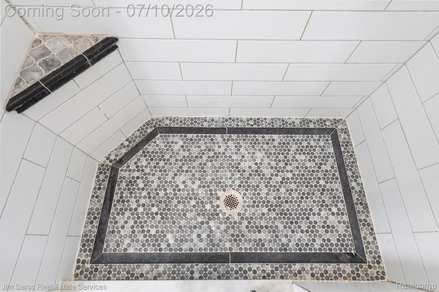 1421 Yorkshire Road, Grosse Pointe Park, MI 48230