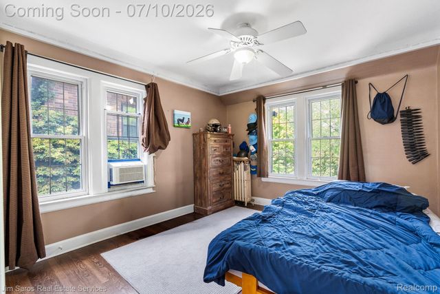 1421 Yorkshire Road, Grosse Pointe Park, MI 48230