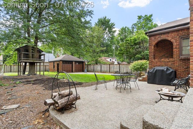 1421 Yorkshire Road, Grosse Pointe Park, MI 48230