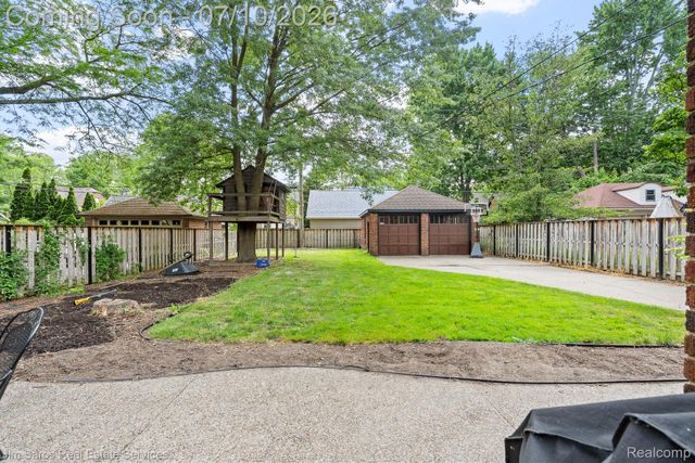 1421 Yorkshire Road, Grosse Pointe Park, MI 48230