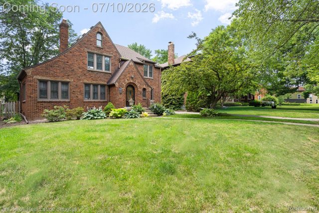 1421 Yorkshire Road, Grosse Pointe Park, MI 48230