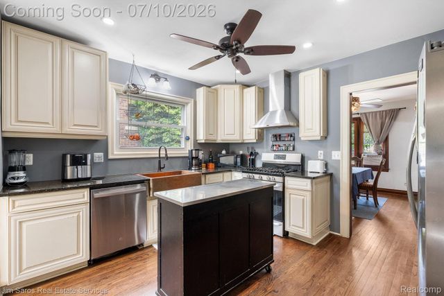 1421 Yorkshire Road, Grosse Pointe Park, MI 48230