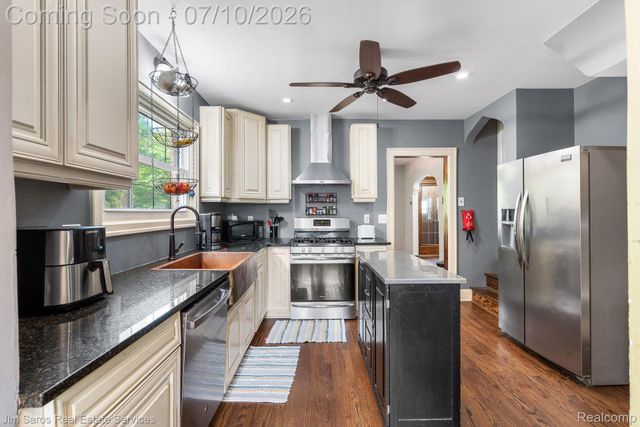 1421 Yorkshire Road, Grosse Pointe Park, MI 48230