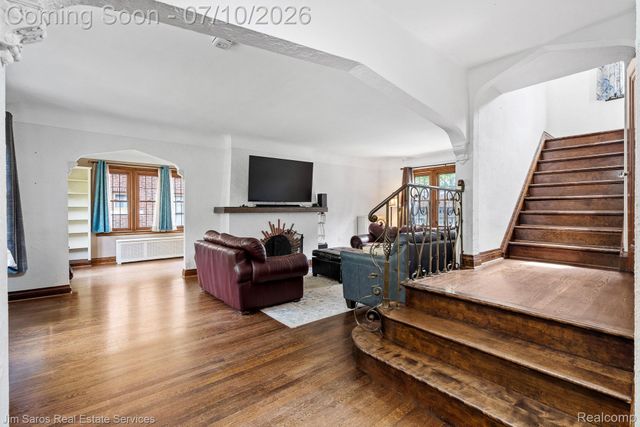 1421 Yorkshire Road, Grosse Pointe Park, MI 48230