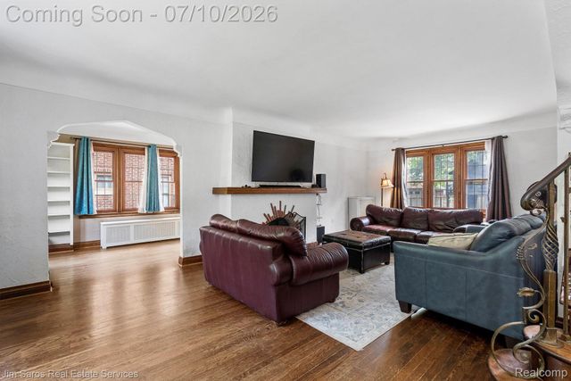 1421 Yorkshire Road, Grosse Pointe Park, MI 48230