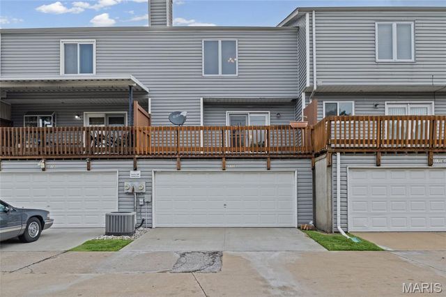 1728 Forest Hills Drive B, St Charles, MO 63303
