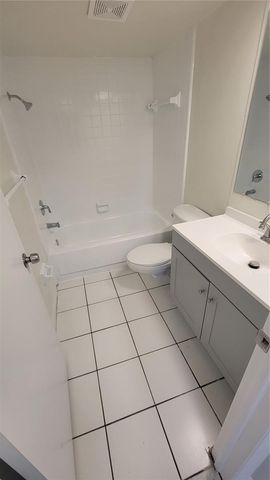 308 AVANDA COURT 6, Clearwater, FL 33756
