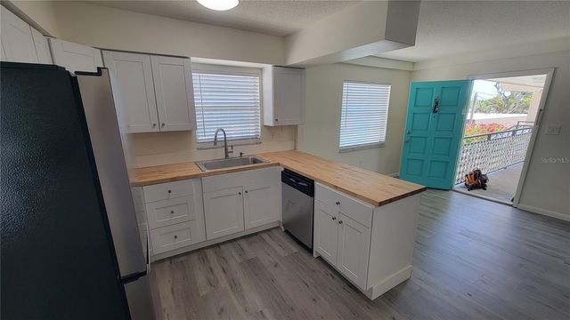 308 AVANDA COURT 6, Clearwater, FL 33756