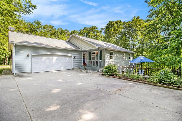 9510 Pere Marquette Drive, Canadian Lakes, MI 49346