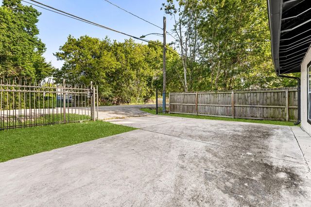 6825 London Street, Houston, TX 77021