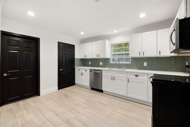 6825 London Street, Houston, TX 77021